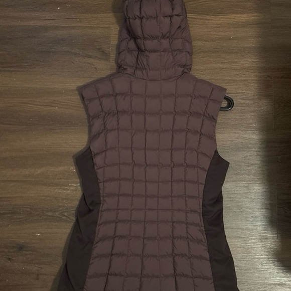 ARC’TERYX Narin vest purpleish / brown SMALL - Picture 5 of 9